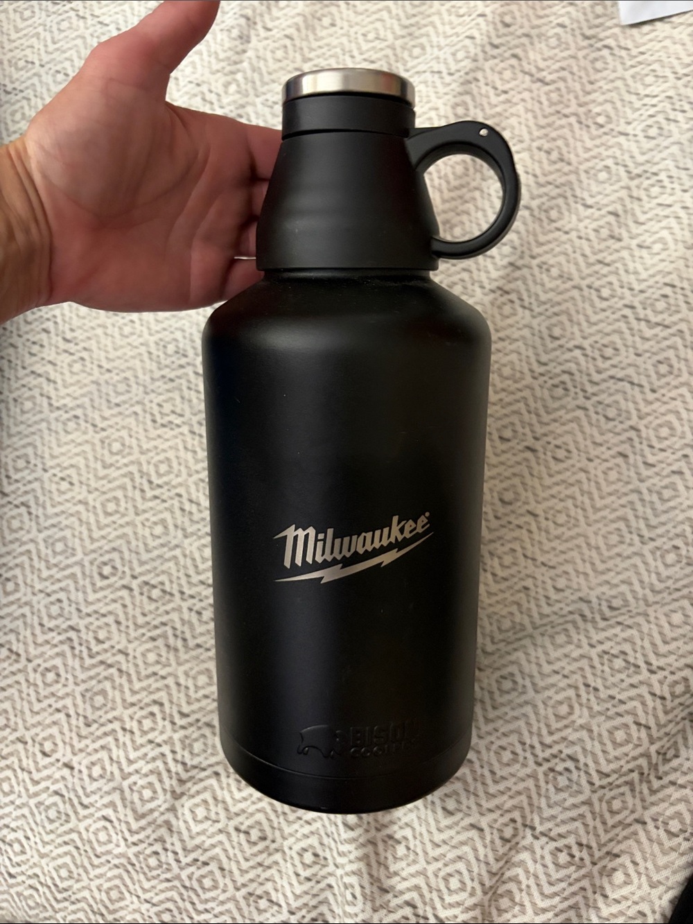 Milwaukee Black Insulated Growler Bottle 64 oz. Stainless steel- Vacuum insul